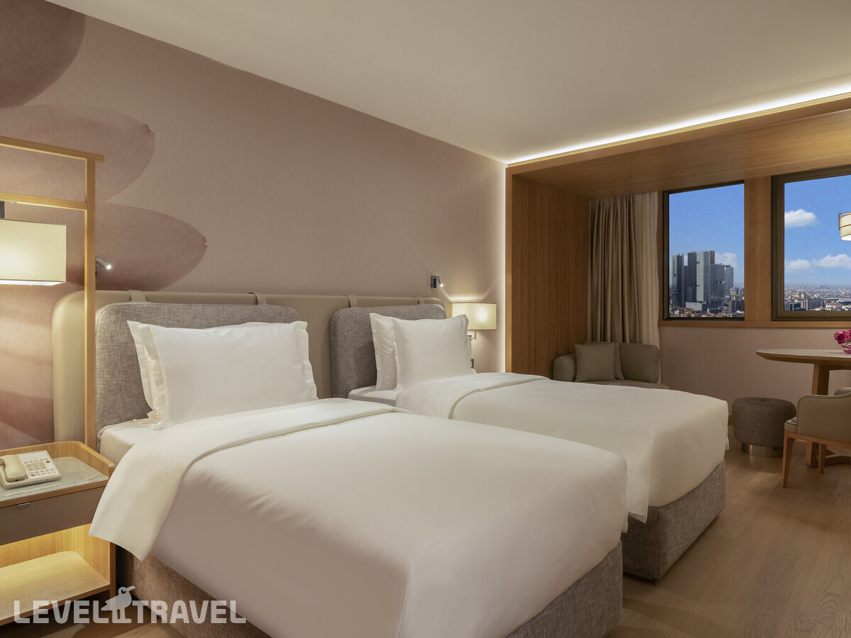 фотографии номера Улучшенный с видом на город отеля Movenpick Hotel Istanbul Bosphorus (Ex.Mercure Istanbul City Bosphorus) в Турция(Бешикташ) - фото №1