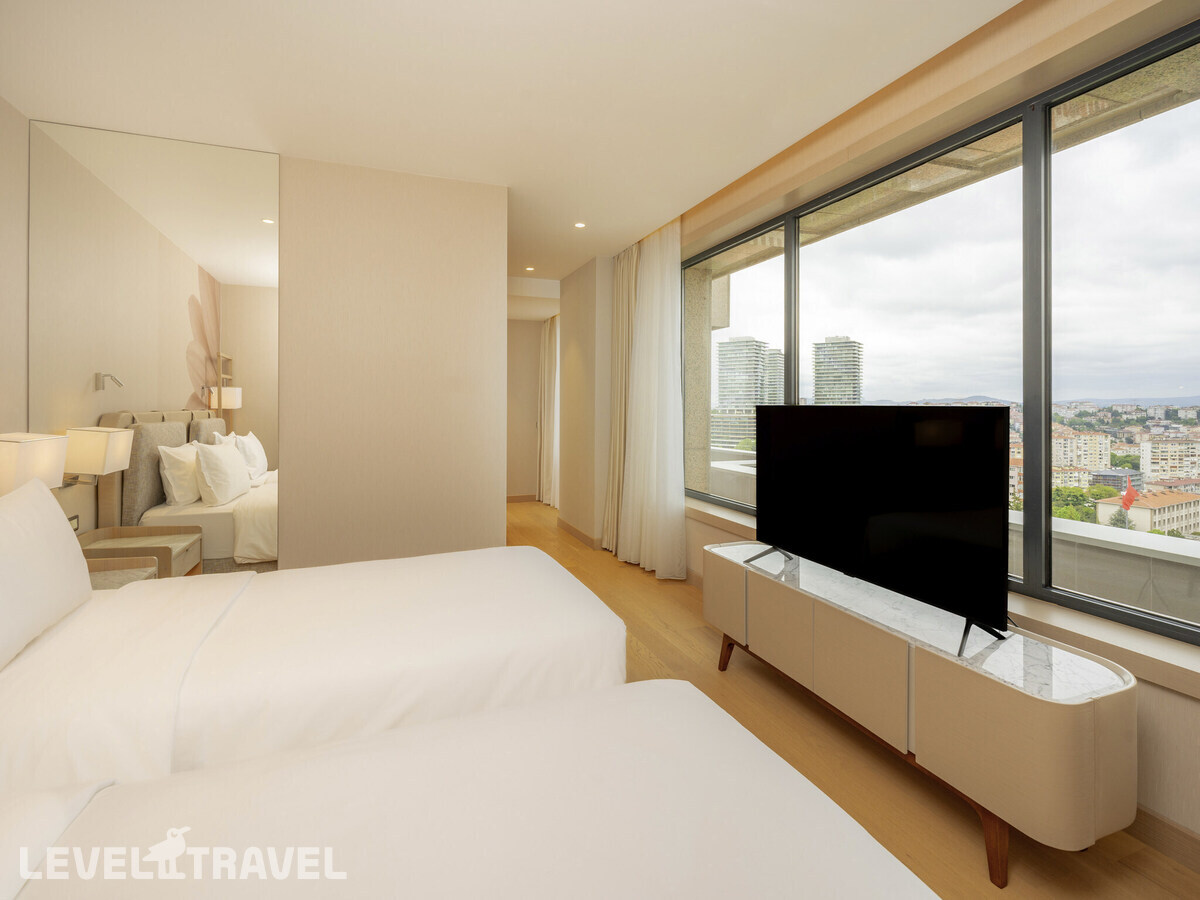 фотографии номера Люкс Royal с видом на Босфор отеля Movenpick Hotel Istanbul Bosphorus (Ex.Mercure Istanbul City Bosphorus) в Турция(Бешикташ) - фото №6