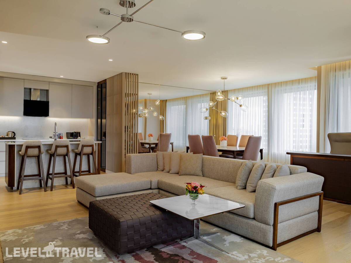 фотографии номера Люкс Royal с видом на Босфор отеля Movenpick Hotel Istanbul Bosphorus (Ex.Mercure Istanbul City Bosphorus) в Турция(Бешикташ) - фото №1