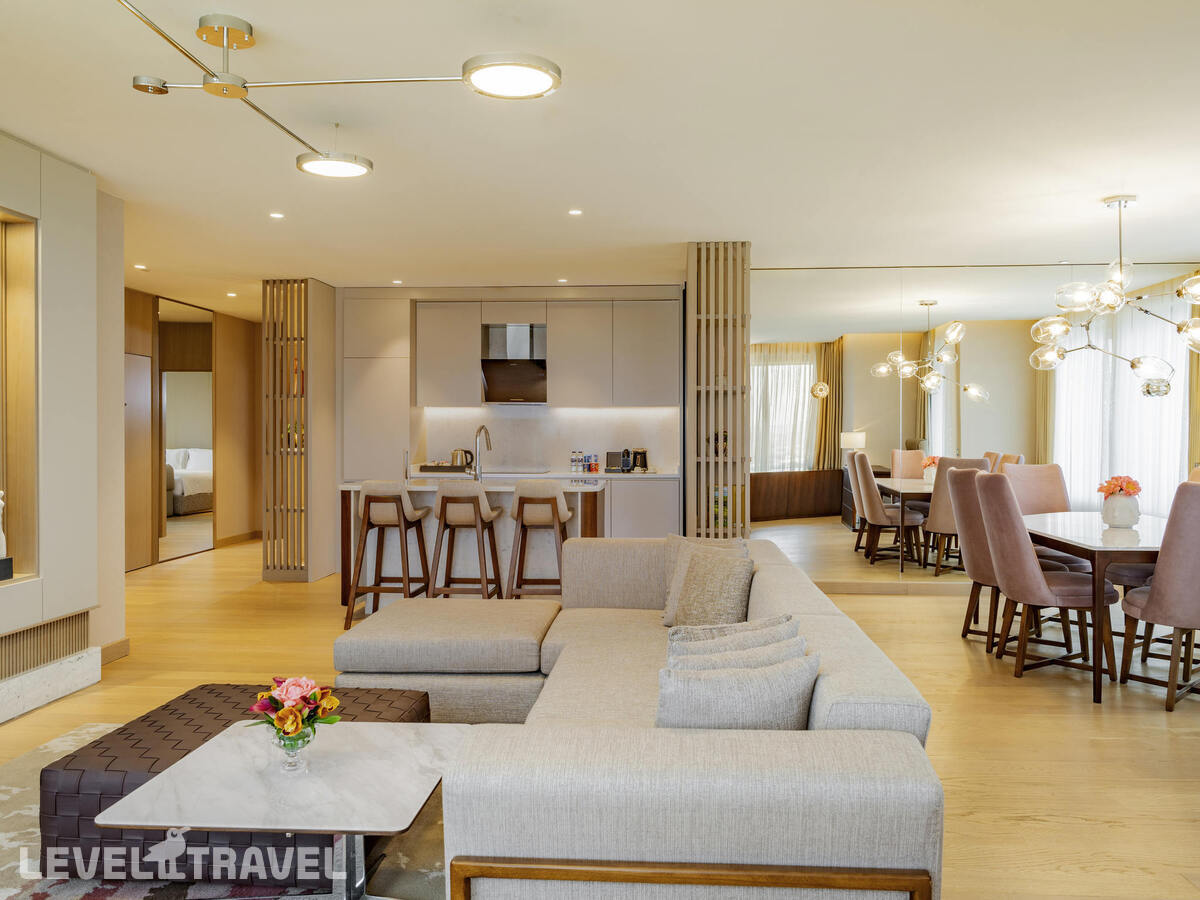 фотографии номера Люкс Royal с видом на Босфор отеля Movenpick Hotel Istanbul Bosphorus (Ex.Mercure Istanbul City Bosphorus) в Турция(Бешикташ) - фото №3