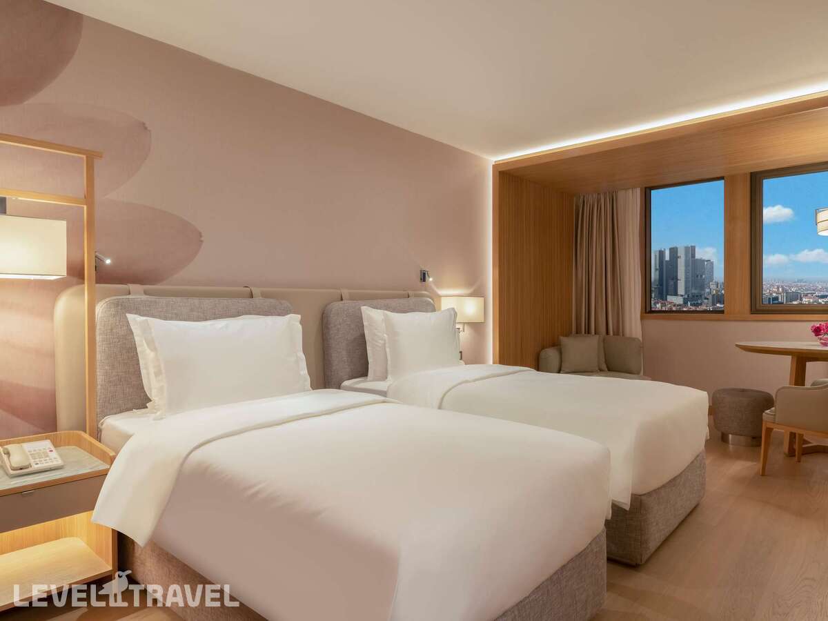 фотографии номера Делюкс с видом на город (две односпальные кровати) отеля Movenpick Hotel Istanbul Bosphorus (Ex.Mercure Istanbul City Bosphorus) в Турция(Бешикташ) - фото №1