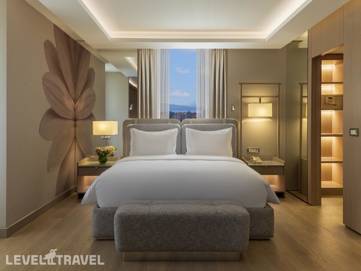 фотографии номера Люкс с видом на Босфор отеля Movenpick Hotel Istanbul Bosphorus (Ex.Mercure Istanbul City Bosphorus) в Турция(Бешикташ) - фото №4
