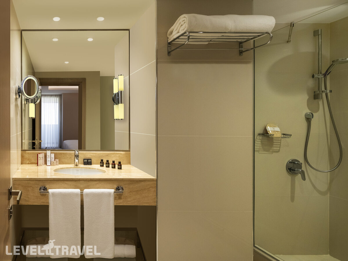 фотографии номера Люкс с видом на Босфор отеля Movenpick Hotel Istanbul Bosphorus (Ex.Mercure Istanbul City Bosphorus) в Турция(Бешикташ) - фото №2