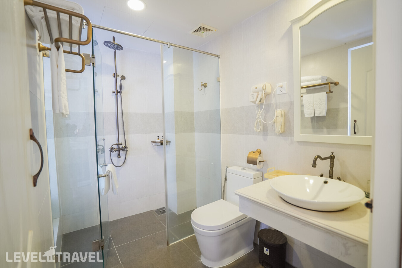 фотографии номера Улучшенный номер отеля Nha Viet Nha Trang Hotel (Ex. Nha Trang Prince Hotel) в Вьетнам(Нячанг) - фото №2