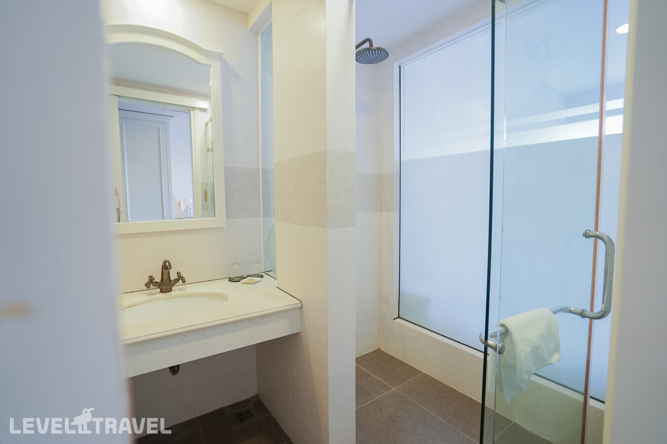 фотографии номера Делюкс (две односпальные кровати) отеля Nha Viet Nha Trang Hotel (Ex. Nha Trang Prince Hotel) в Вьетнам(Нячанг) - фото №2