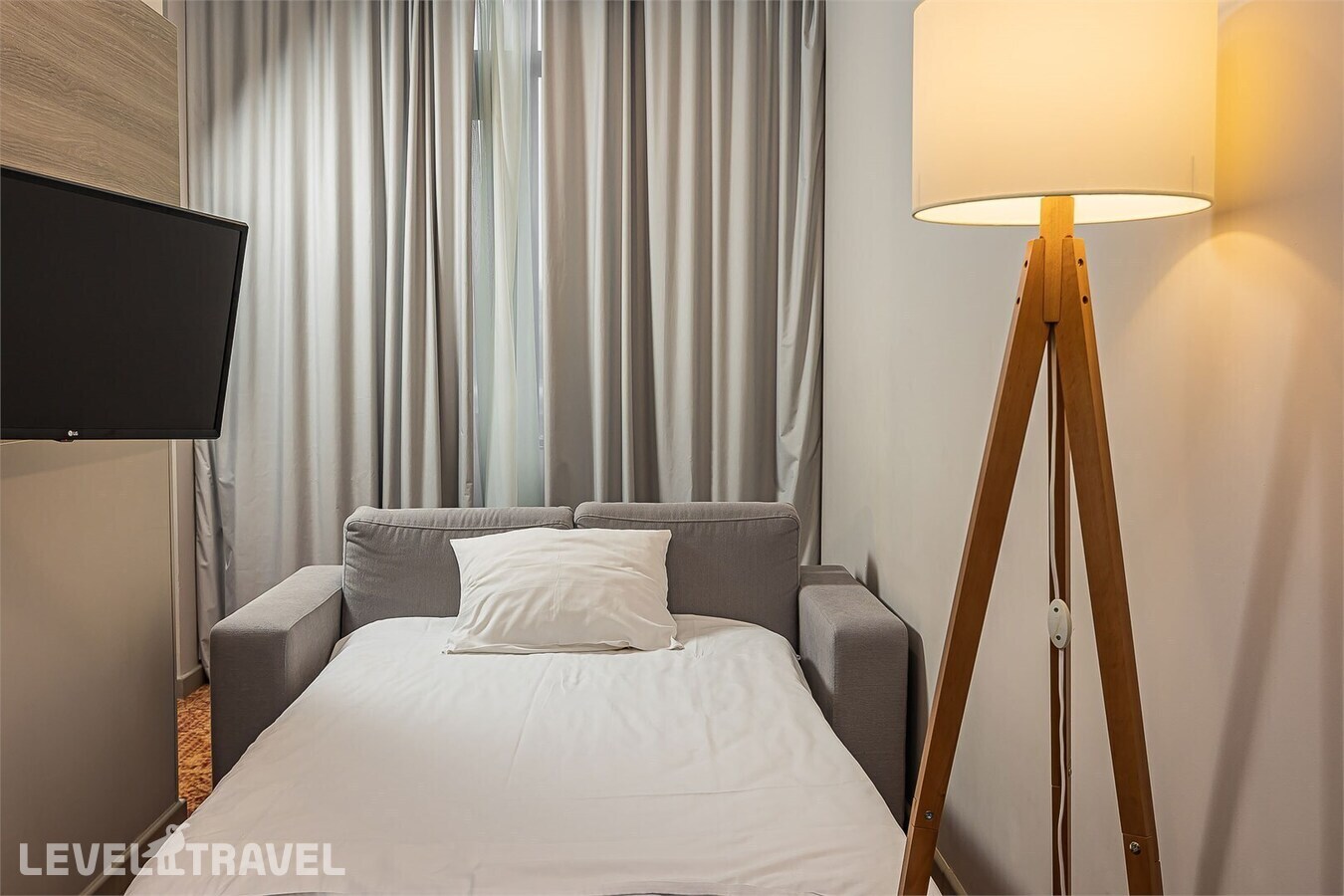 фотографии номера Стандартный с диваном и видом на реку отеля Holiday Inn Калининград в Россия(Калининград) - фото №4