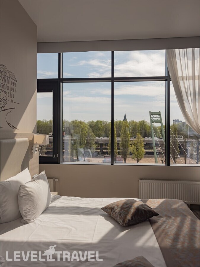 фотографии номера Представительский с диваном и панорамным видом на реку отеля Holiday Inn Калининград в Россия(Калининград) - фото №5