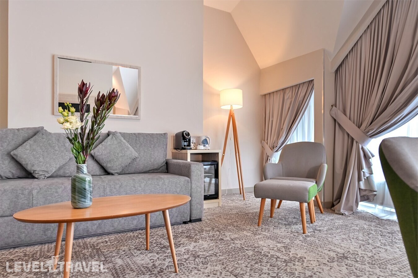 фотографии номера Представительский с диваном и панорамным видом на реку отеля Holiday Inn Калининград в Россия(Калининград) - фото №8