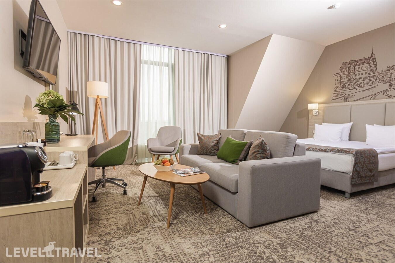 фотографии номера Представительский с диваном и панорамным видом на реку отеля Holiday Inn Калининград в Россия(Калининград) - фото №3