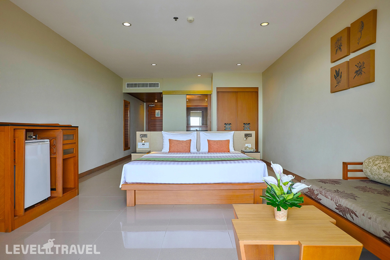 фотографии номера Делюкс с видом на море отеля The Heritage Pattaya Beach Resort (Ex. Grand Heritage Beach Resort) в Таиланд(Джомтьен) - фото №1