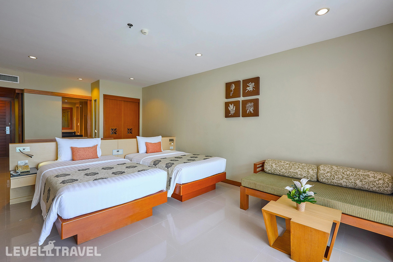 фотографии номера Делюкс с выходом к бассейну отеля The Heritage Pattaya Beach Resort (Ex. Grand Heritage Beach Resort) в Таиланд(Джомтьен) - фото №2