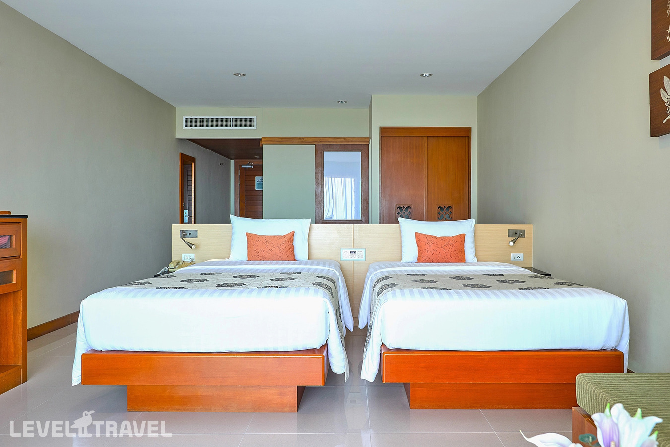 фотографии номера Делюкс с террасой отеля The Heritage Pattaya Beach Resort (Ex. Grand Heritage Beach Resort) в Таиланд(Джомтьен) - фото №2