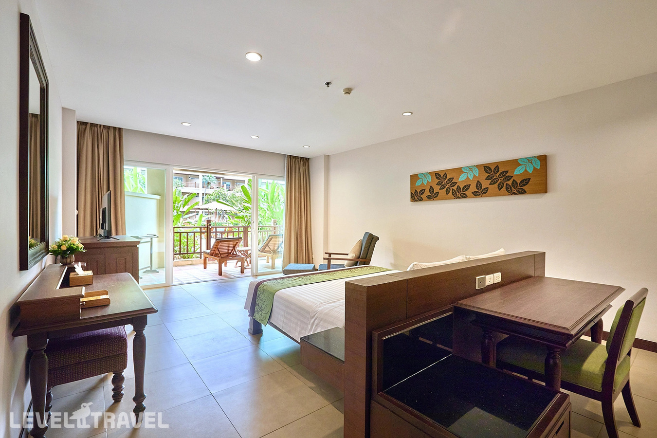 фотографии номера Делюкс с террасой отеля The Heritage Pattaya Beach Resort (Ex. Grand Heritage Beach Resort) в Таиланд(Джомтьен) - фото №5