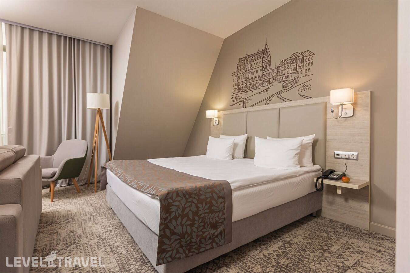фотографии номера Номер представительский с диваном отеля Holiday Inn Калининград в Россия(Калининград) - фото №2