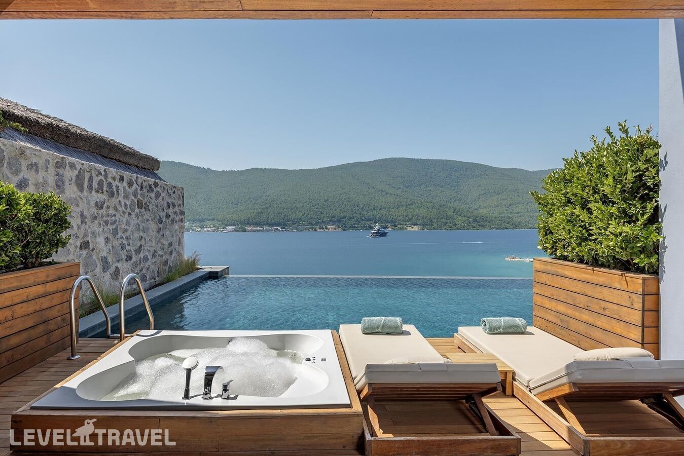 фотографии номера Exclusive Swim Up отеля Titanic Luxury Collection Bodrum (Ex. Titanic Deluxe Bodrum) в Турция(Гюверджинлик) - фото №1