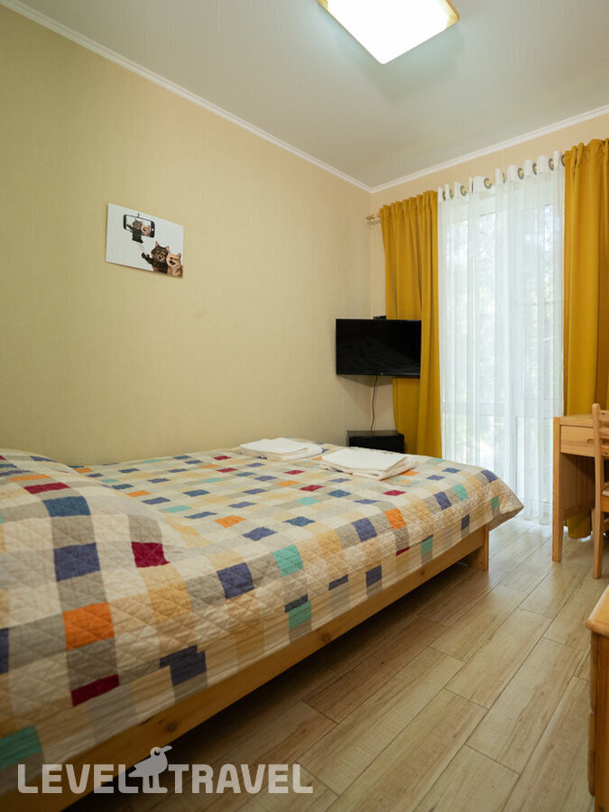 фотографии номера Экономичный без балкона отеля Pitsund Cat Hotel в Абхазия(Пицунда) - фото №1