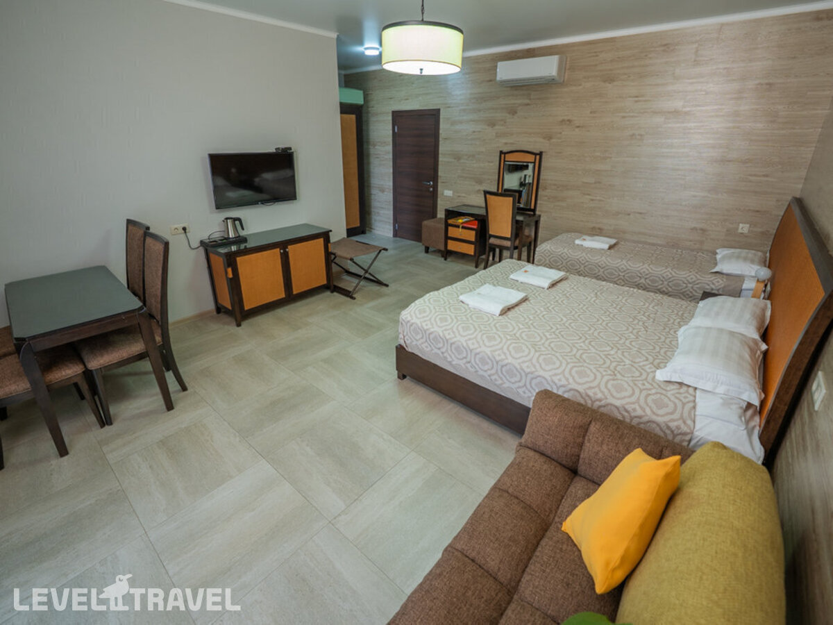фотографии номера Семейный Комфорт отеля Pitsund Cat Hotel в Абхазия(Пицунда) - фото №1