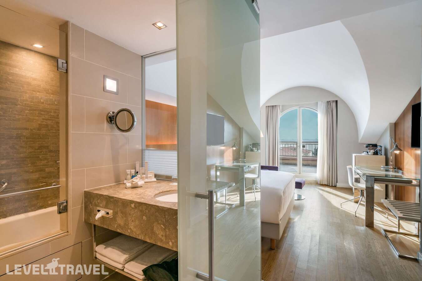 фотографии номера Премиум с террасой и боковым видом на море отеля Radisson Blu Bosphorus Hotel, Istanbul в Турция(Бешикташ) - фото №4