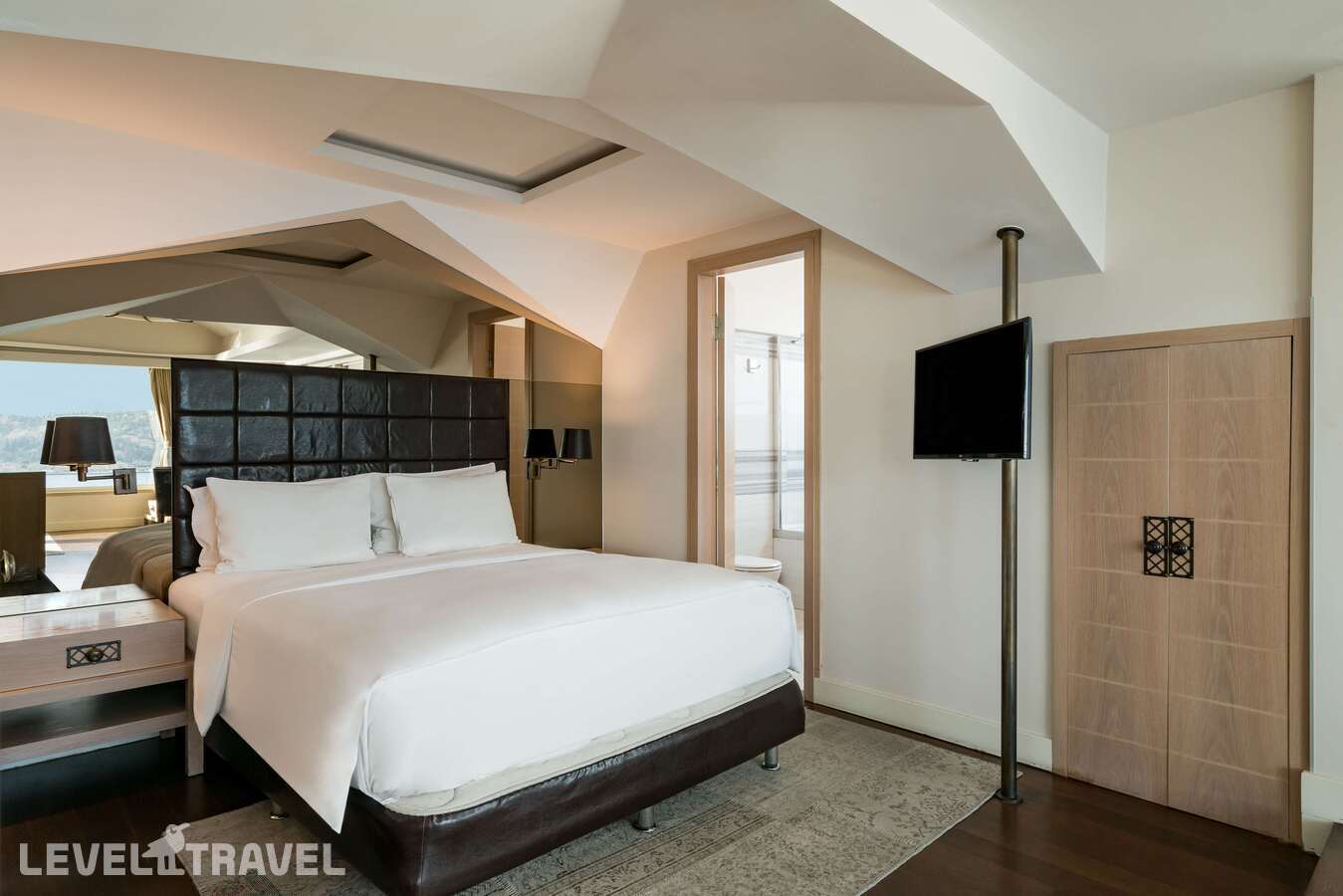 фотографии номера Люкс с террасой и видом на Босфор отеля Radisson Blu Bosphorus Hotel, Istanbul в Турция(Бешикташ) - фото №5
