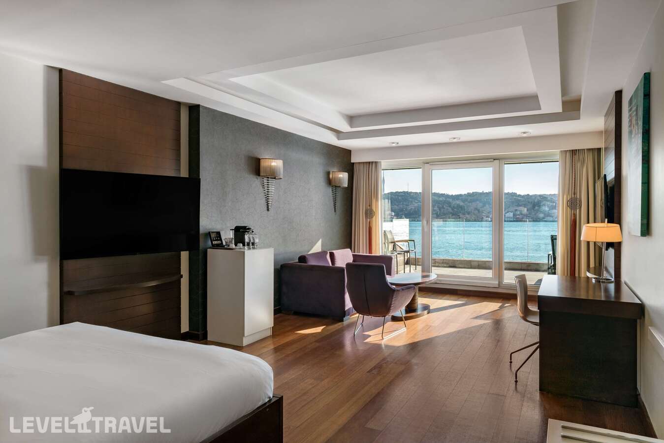 фотографии номера Люкс с террасой и видом на Босфор отеля Radisson Blu Bosphorus Hotel, Istanbul в Турция(Бешикташ) - фото №4