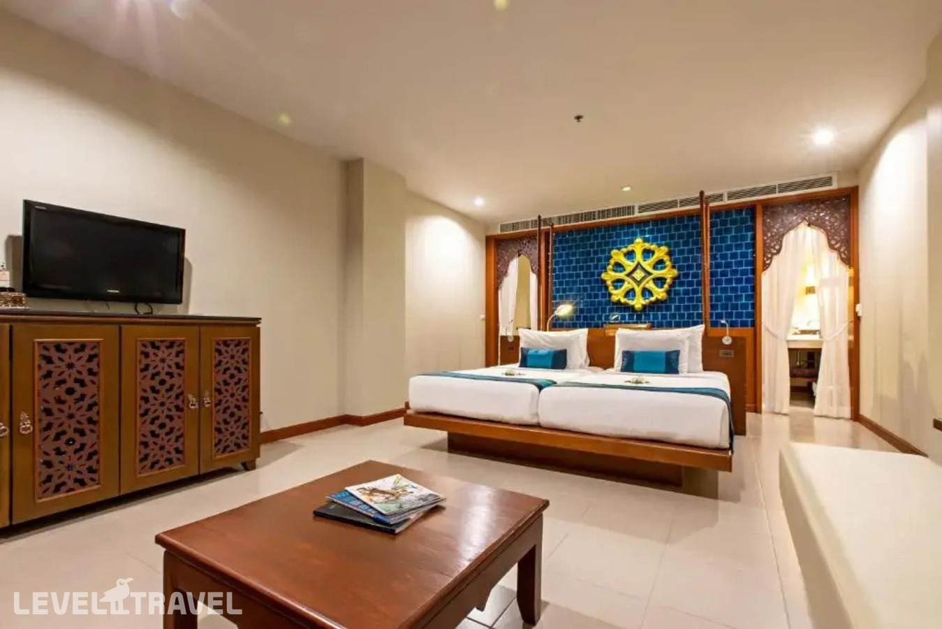 фотографии номера Делюкс с балконом и видом на бассейн отеля Rawai Palm Beach Resort в Таиланд(Равай) - фото №1