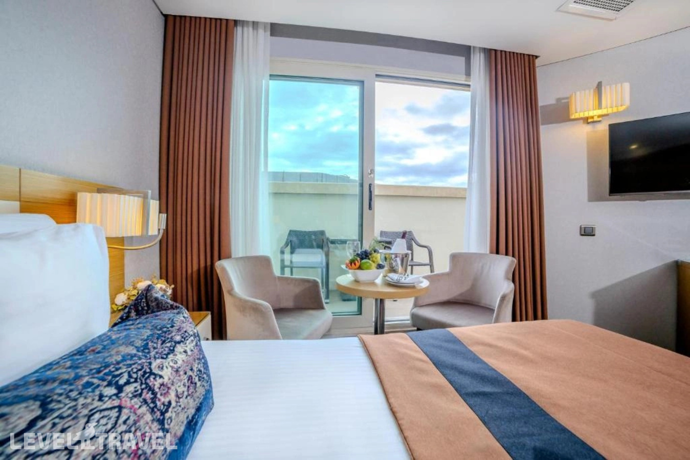 фотографии номера Делюкс с балконом отеля Momento Istanbul Hotel в Турция(Фатих) - фото №1