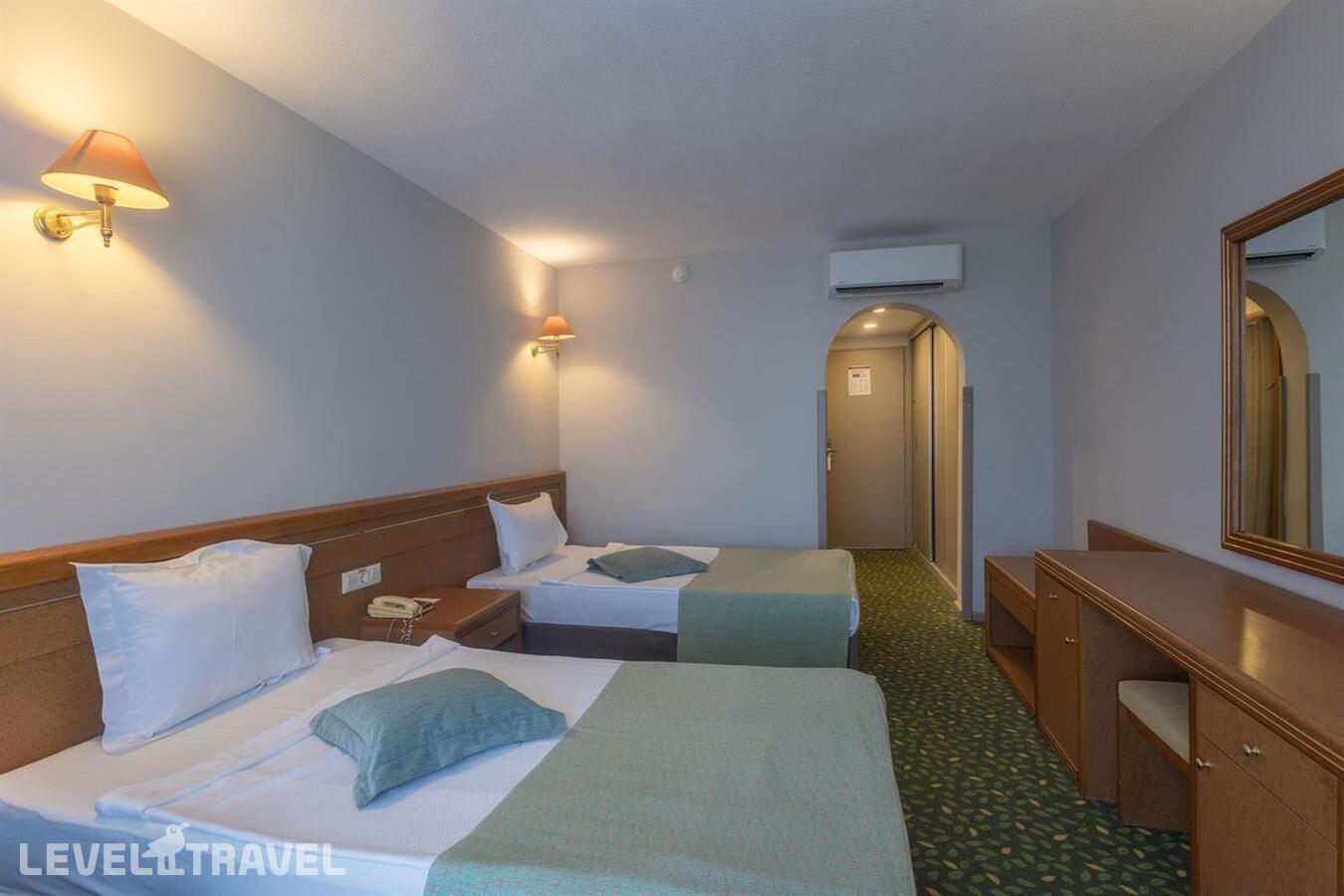 фотографии номера Размещение по прибытии (корпус Otem) отеля Ozkaymak Marina Hotel в Турция(Кемер - центр) - фото №1