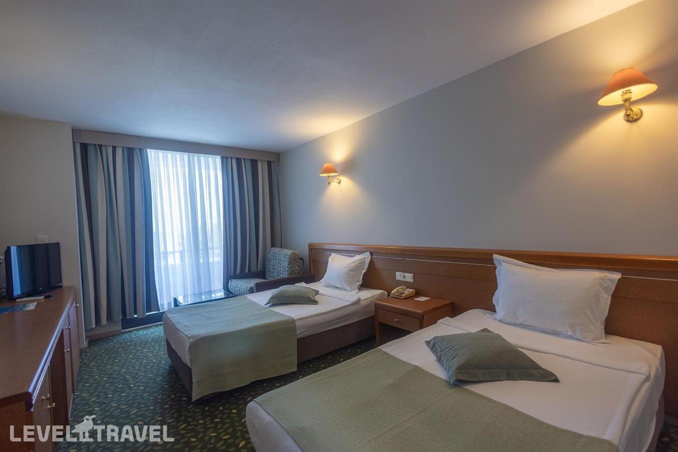 фотографии номера Размещение по прибытии (корпус Otem) отеля Ozkaymak Marina Hotel в Турция(Кемер - центр) - фото №2