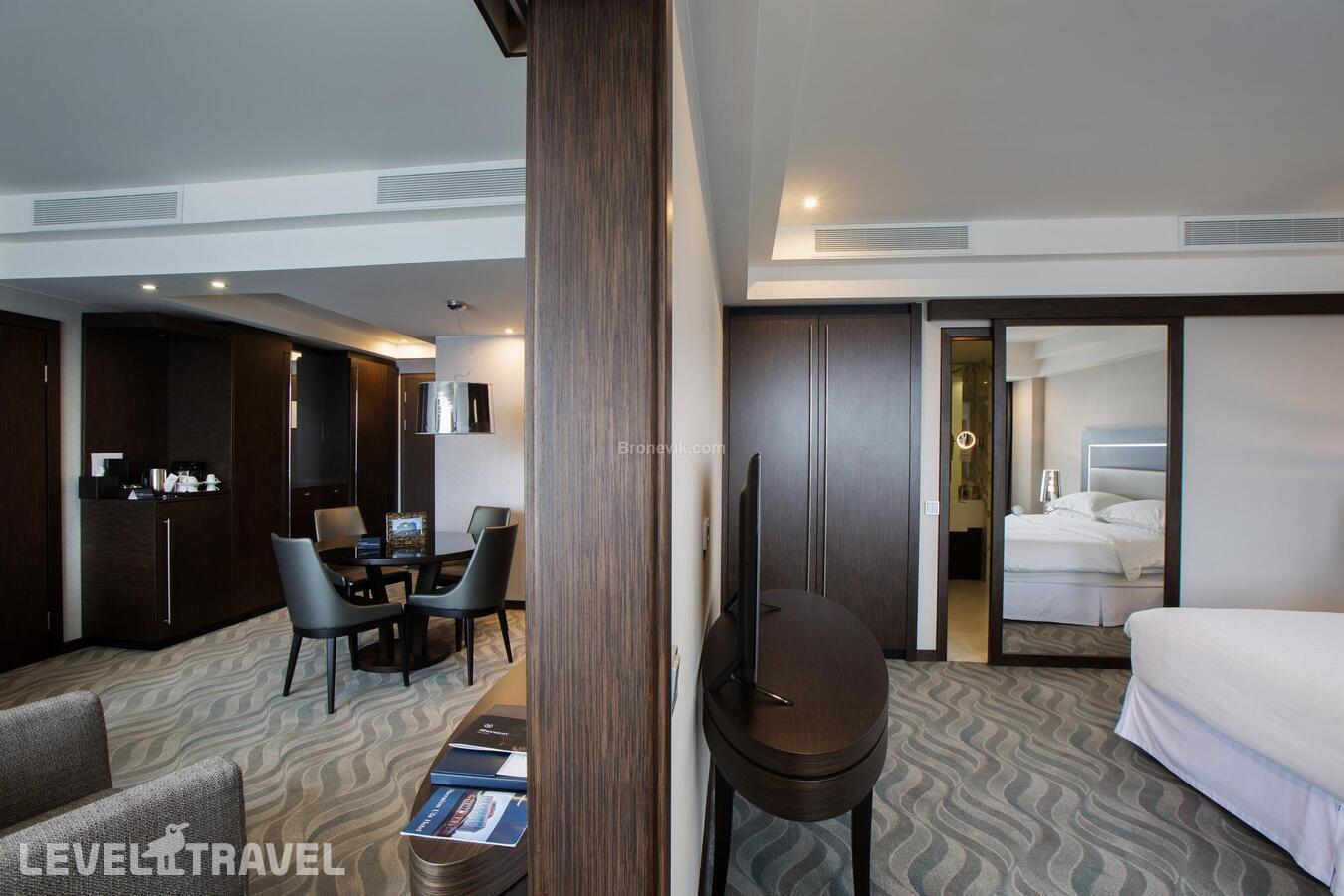 фотографии номера Люкс отеля Отель Crowne Plaza Уфа-Конгресс в Россия(Уфа) - фото №1