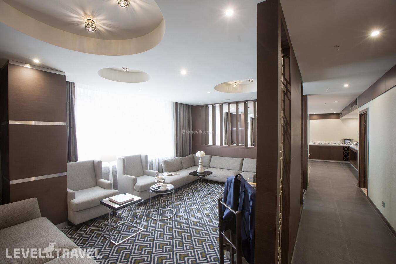 фотографии номера Люкс отеля Отель Crowne Plaza Уфа-Конгресс в Россия(Уфа) - фото №5