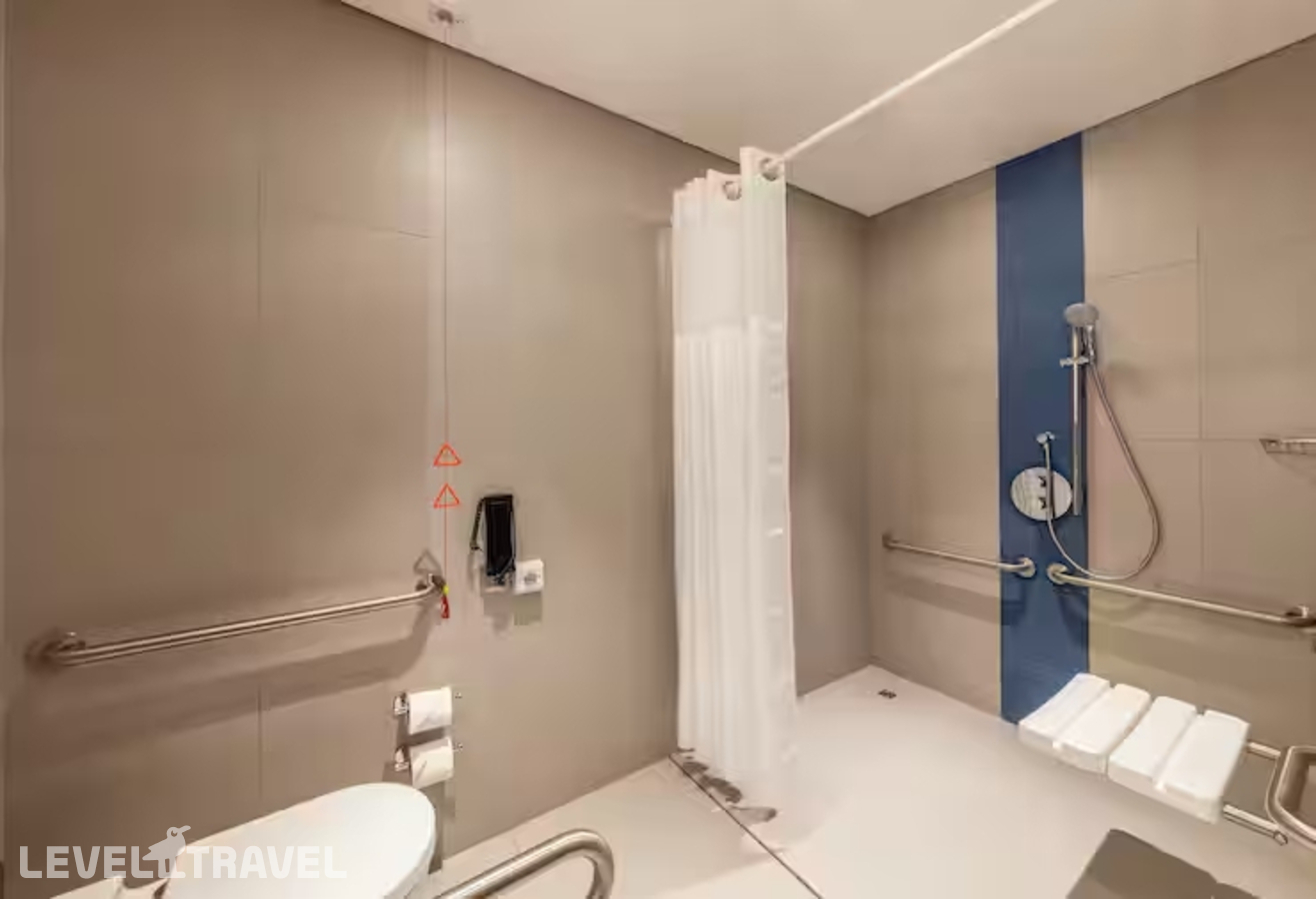 фотографии номера Номер для людей с ограниченными возможностями отеля Hilton Garden Inn Dubai Al Jadaf в ОАЭ(Аль Джадаф) - фото №4