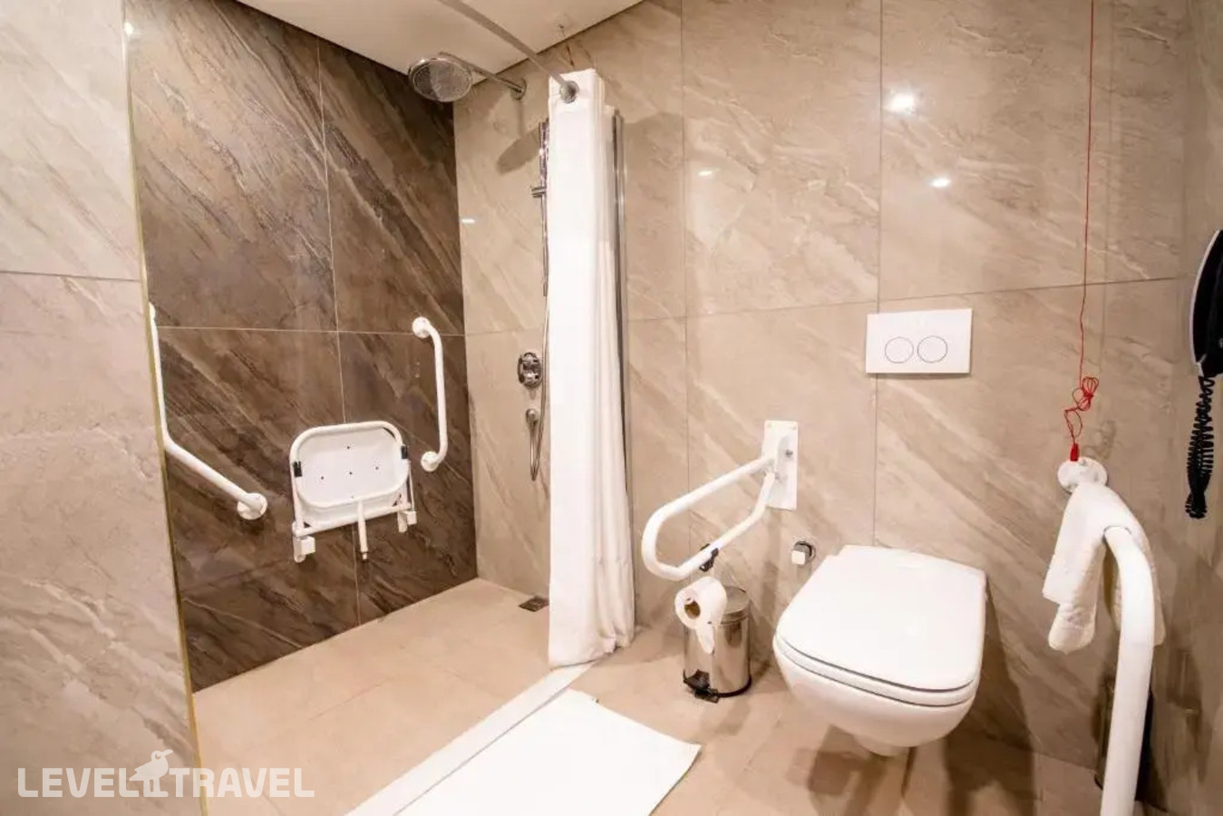 фотографии номера Номер для людей с ограниченными возможностями отеля Doubletree By Hilton Antalya City Centre в Турция(Анталья) - фото №2