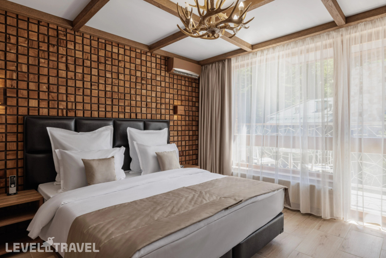 фотографии номера Делюкс с балконом (две односпальные кровати) отеля Stellar Collection Chalet hotel в Россия(Эсто-Садок) - фото №2