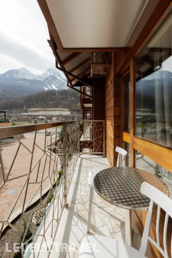 фотографии номера Делюкс с балконом (две односпальные кровати) отеля Stellar Collection Chalet hotel в Россия(Эсто-Садок) - фото №39