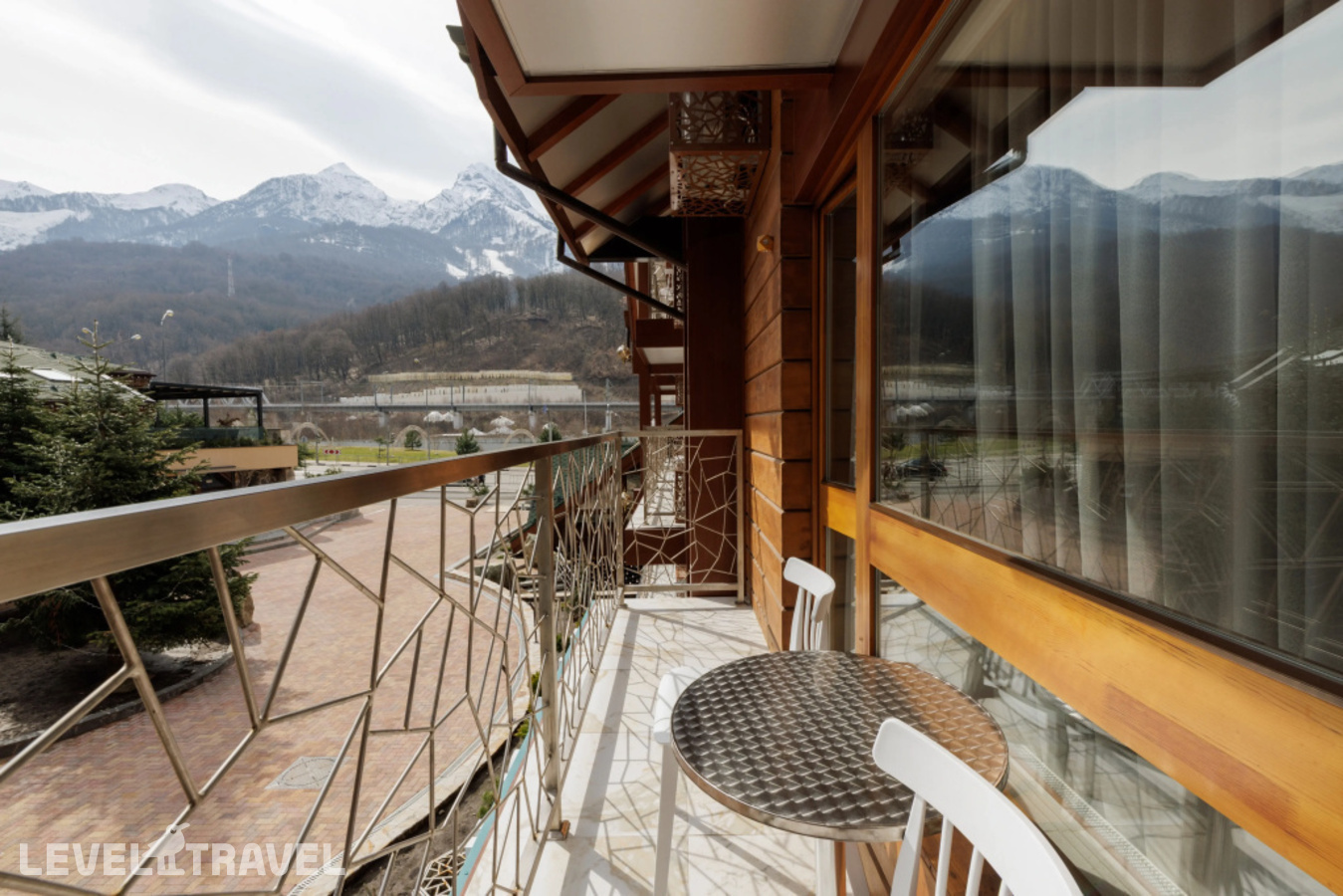 фотографии номера Делюкс с балконом (две односпальные кровати) отеля Stellar Collection Chalet hotel в Россия(Эсто-Садок) - фото №38
