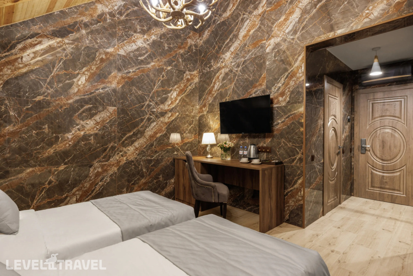 фотографии номера Делюкс с балконом (две односпальные кровати) отеля Stellar Collection Chalet hotel в Россия(Эсто-Садок) - фото №24