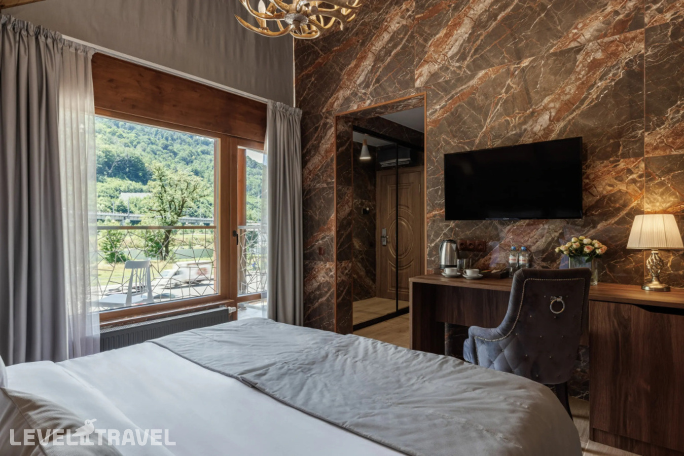 фотографии номера Делюкс с балконом (две односпальные кровати) отеля Stellar Collection Chalet hotel в Россия(Эсто-Садок) - фото №14