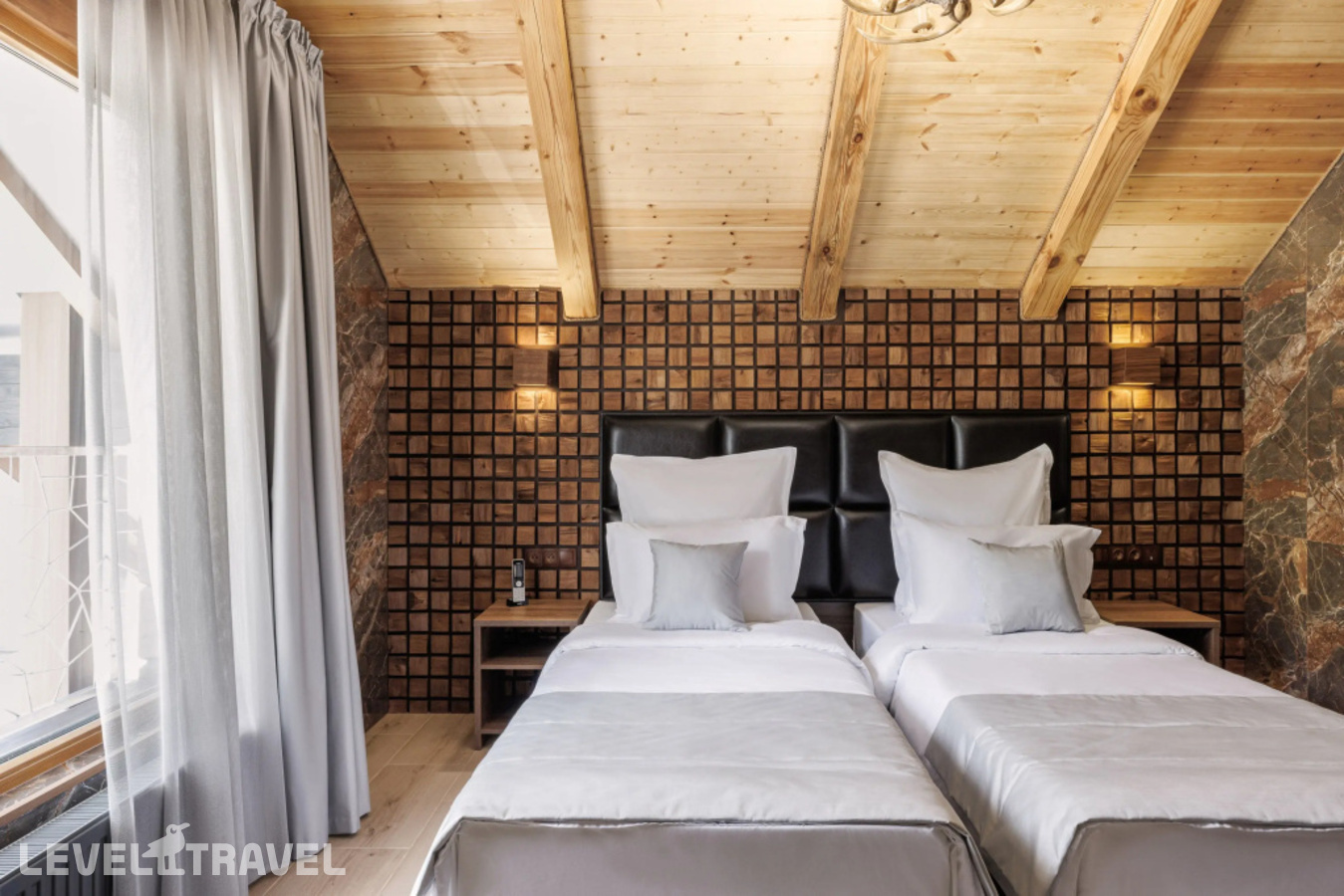 фотографии номера Делюкс с балконом (две односпальные кровати) отеля Stellar Collection Chalet hotel в Россия(Эсто-Садок) - фото №26