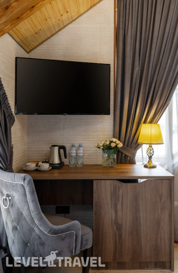фотографии номера Делюкс с балконом (две односпальные кровати) отеля Stellar Collection Chalet hotel в Россия(Эсто-Садок) - фото №34