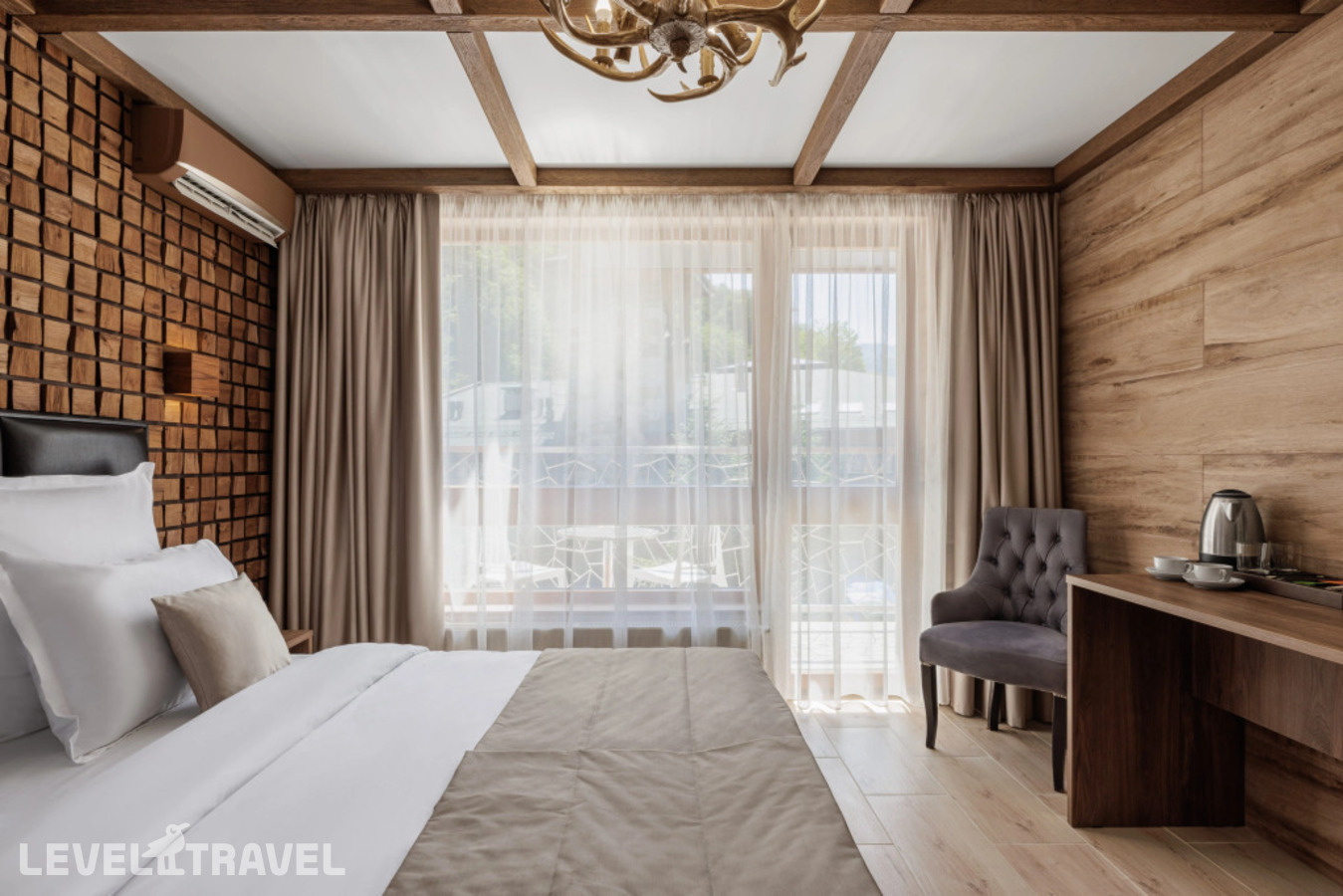 фотографии номера Делюкс с балконом (две односпальные кровати) отеля Stellar Collection Chalet hotel в Россия(Эсто-Садок) - фото №1