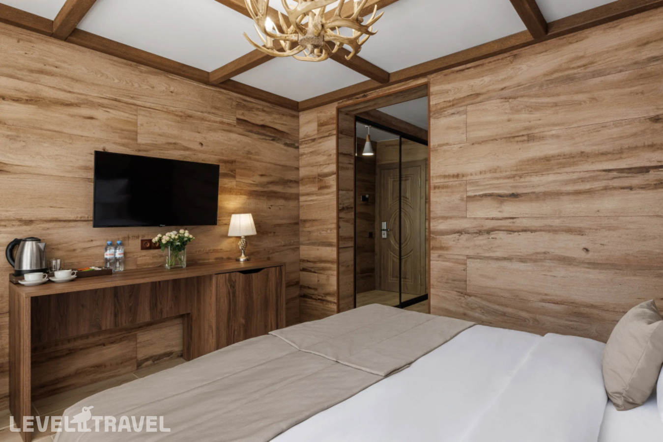фотографии номера Делюкс с балконом (две односпальные кровати) отеля Stellar Collection Chalet hotel в Россия(Эсто-Садок) - фото №4