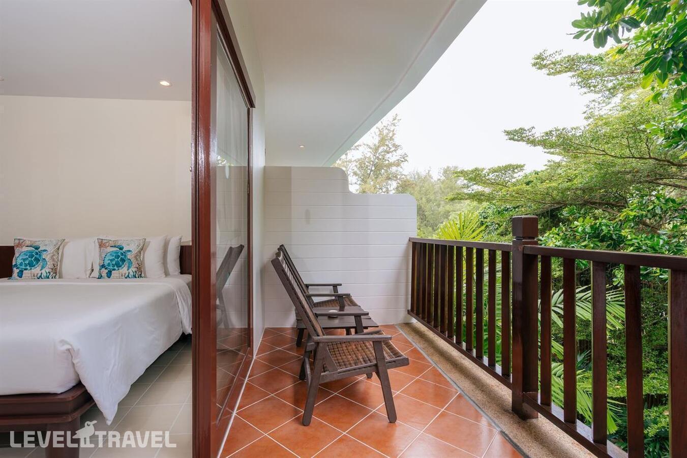 фотографии номера Делюкс с видом на сад отеля Arinara Beach Resort Phuket (Ex. Arinara Bangtao Beach Resort) в Таиланд(Банг Тао Бич) - фото №2