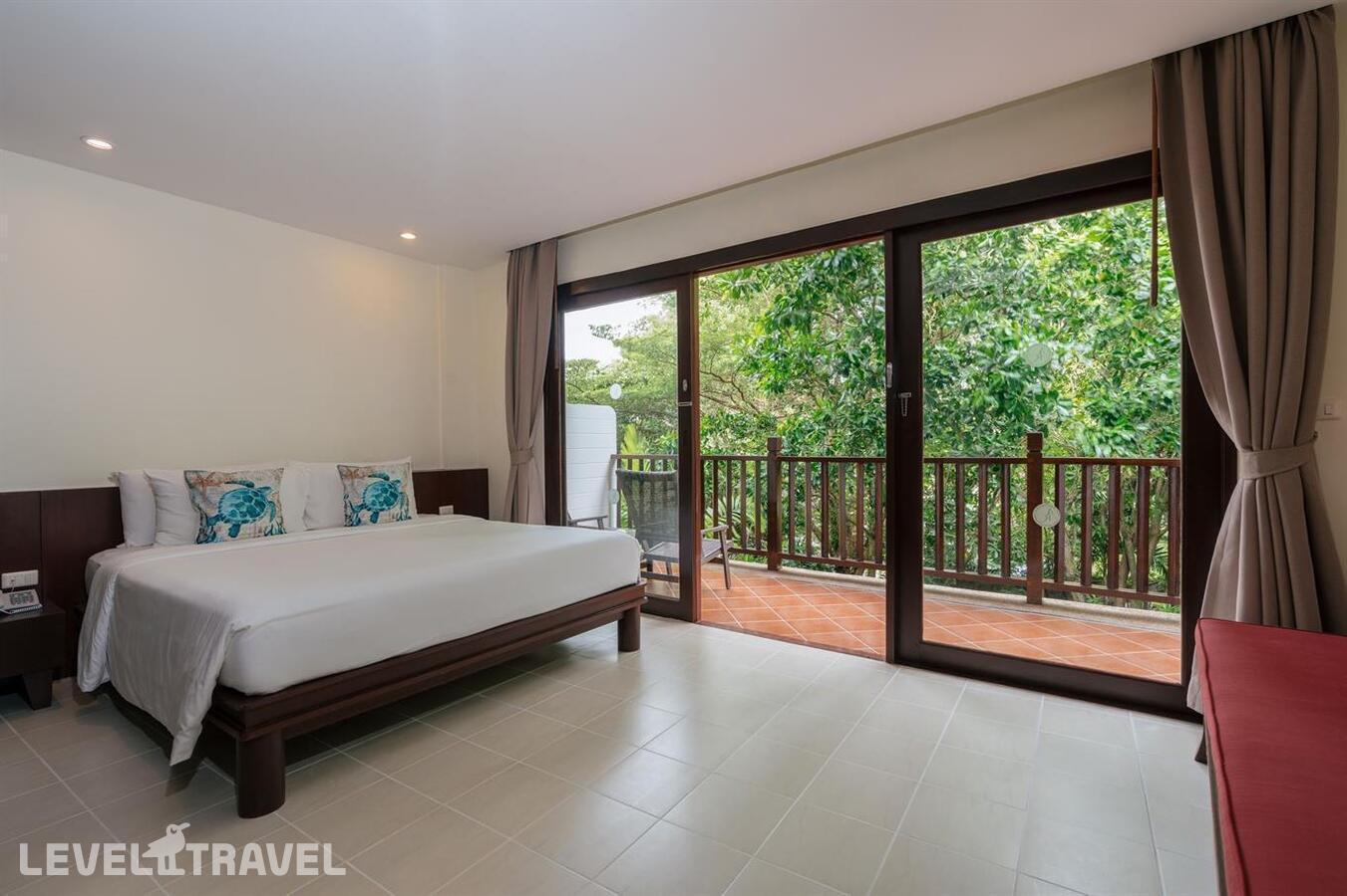 фотографии номера Делюкс с видом на сад отеля Arinara Beach Resort Phuket (Ex. Arinara Bangtao Beach Resort) в Таиланд(Банг Тао Бич) - фото №1