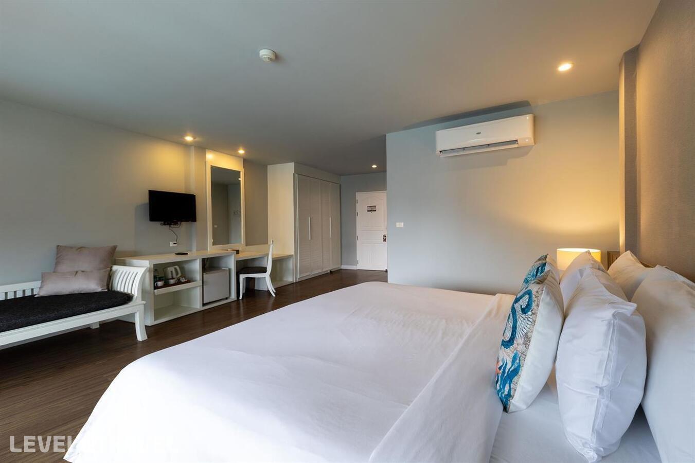 фотографии номера Студия с видом на сад отеля Arinara Beach Resort Phuket (Ex. Arinara Bangtao Beach Resort) в Таиланд(Банг Тао Бич) - фото №1