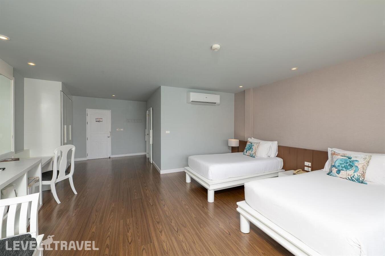 фотографии номера Студия с видом на сад отеля Arinara Beach Resort Phuket (Ex. Arinara Bangtao Beach Resort) в Таиланд(Банг Тао Бич) - фото №2