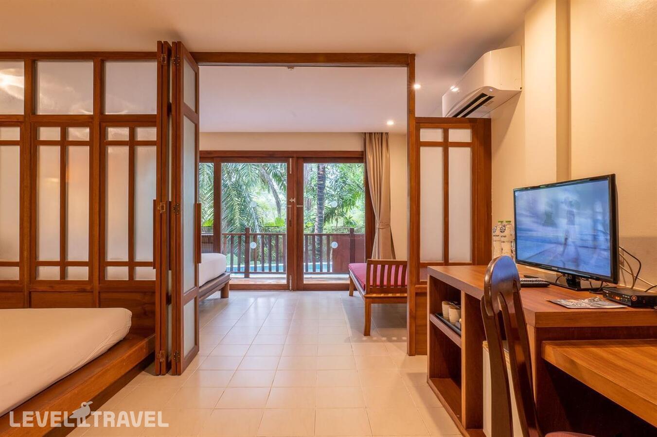 фотографии номера Номер с видом на сад и выходом к бассейну отеля Arinara Beach Resort Phuket (Ex. Arinara Bangtao Beach Resort) в Таиланд(Банг Тао Бич) - фото №2