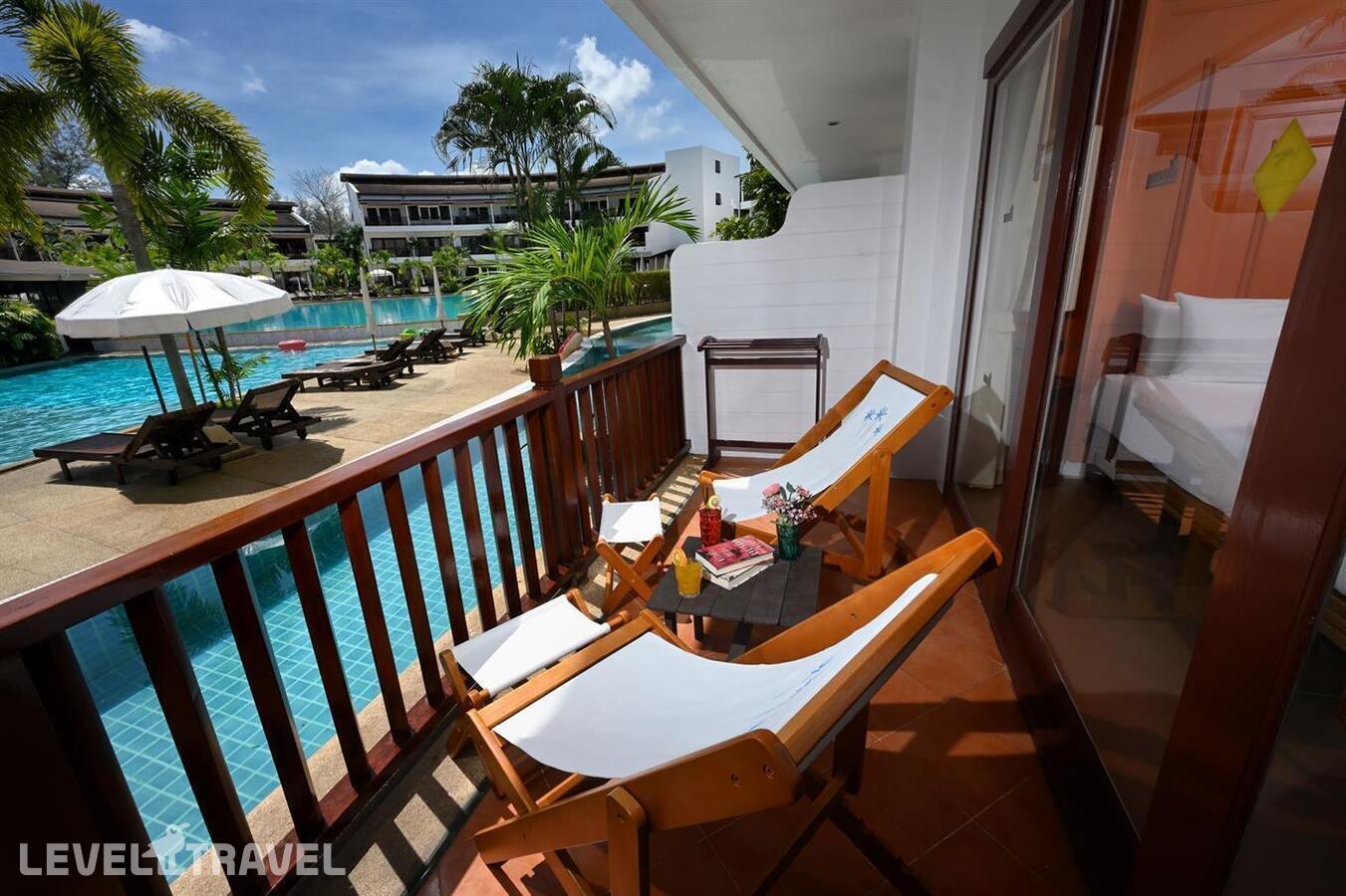 фотографии номера Номер с видом на бассейн и с выходом к бассейну отеля Arinara Beach Resort Phuket (Ex. Arinara Bangtao Beach Resort) в Таиланд(Банг Тао Бич) - фото №2