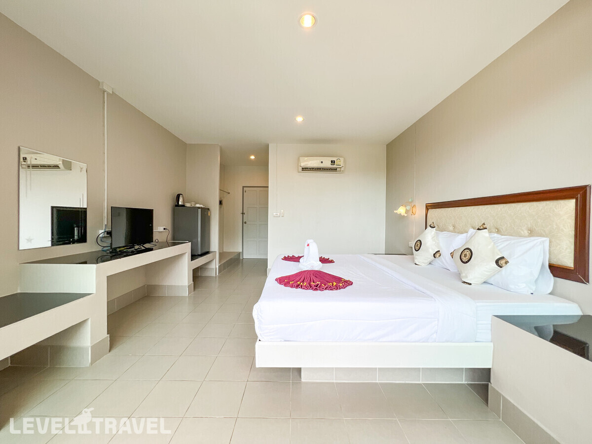 фотографии номера Делюкс с видом на бассейн отеля Tris Miracle Kata Beach Side в Таиланд(Ката Бич) - фото №1