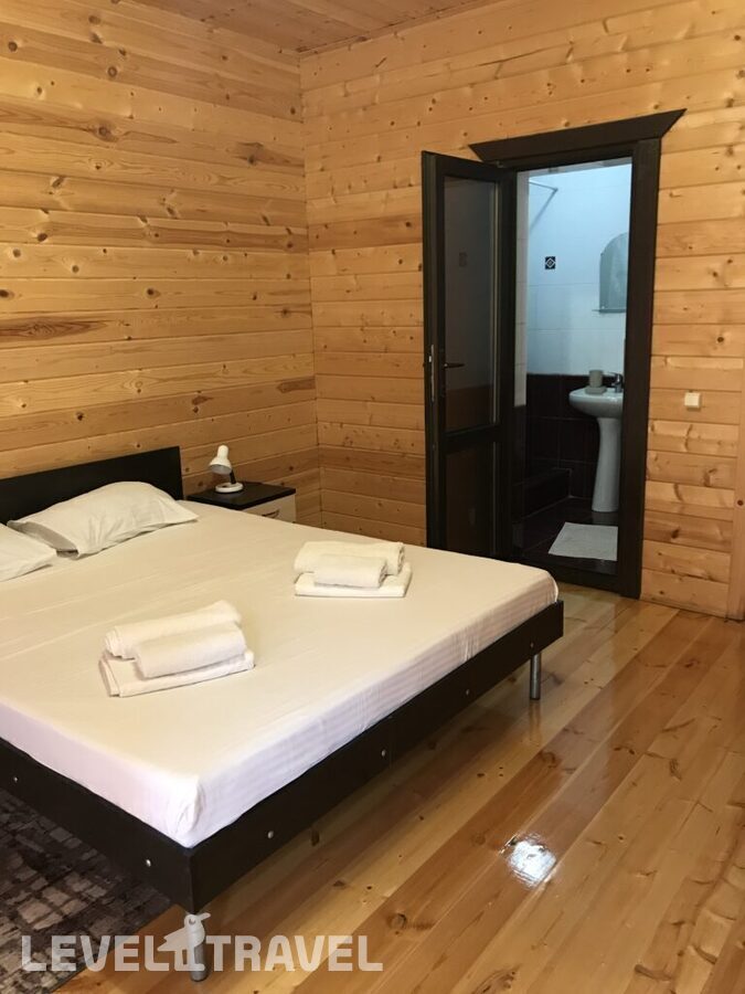 фотографии номера Стандартный плюс отеля Duglas (Дуглас) Hotel (Ex.Коттеджи На Кипарисовой) в Абхазия(Пицунда) - фото №1