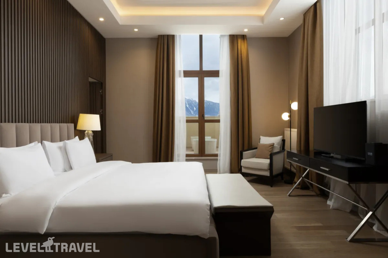 фотографии номера Президентский люкс с террасой (3 спальни) отеля Novotel Resort And Spa Krasnaya Polyana Sochi (Бывш. Горки Отель) в Россия(курорт Красная Поляна 960) - фото №1